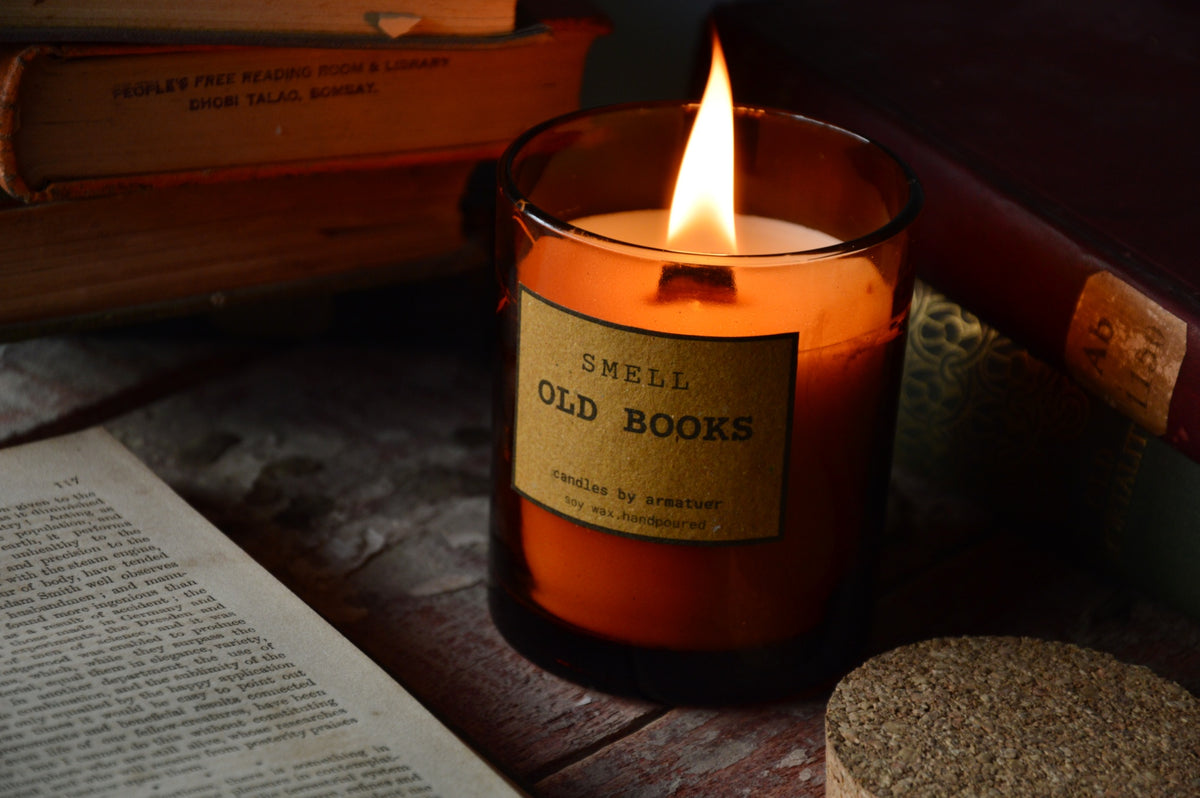 Smell Old Books Candle Candle that smells like Books Armatuer