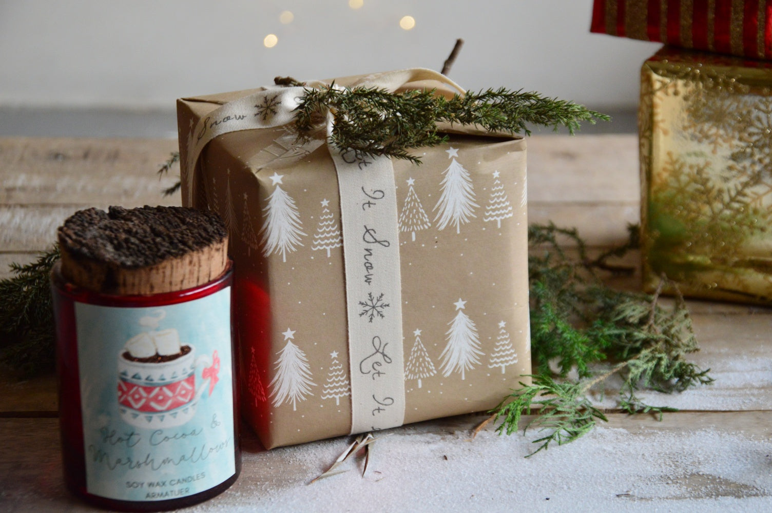 Hot Cocoa & Marshmallow | Woodwick Container Candle with a Bark Lid | Winter Edition