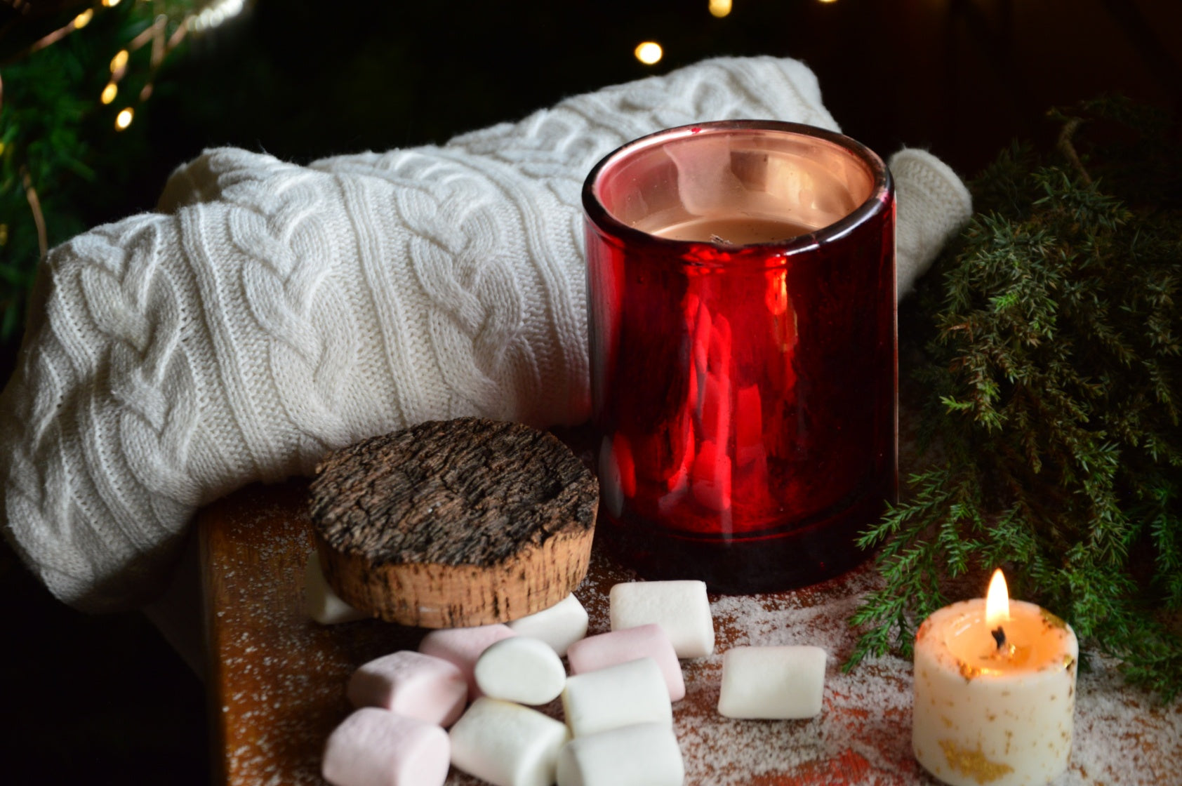 Hot Cocoa & Marshmallow | Woodwick Container Candle with a Bark Lid | Winter Edition