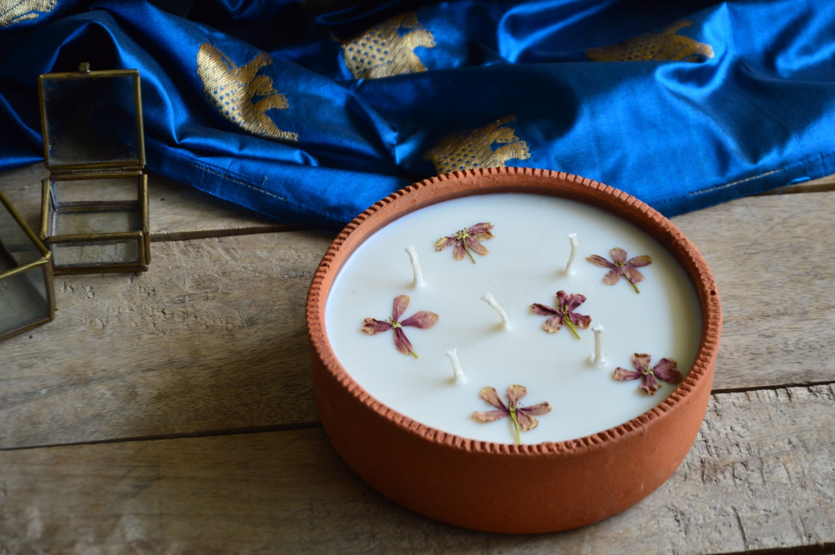 Small Pressed Flowers Terracotta Urli