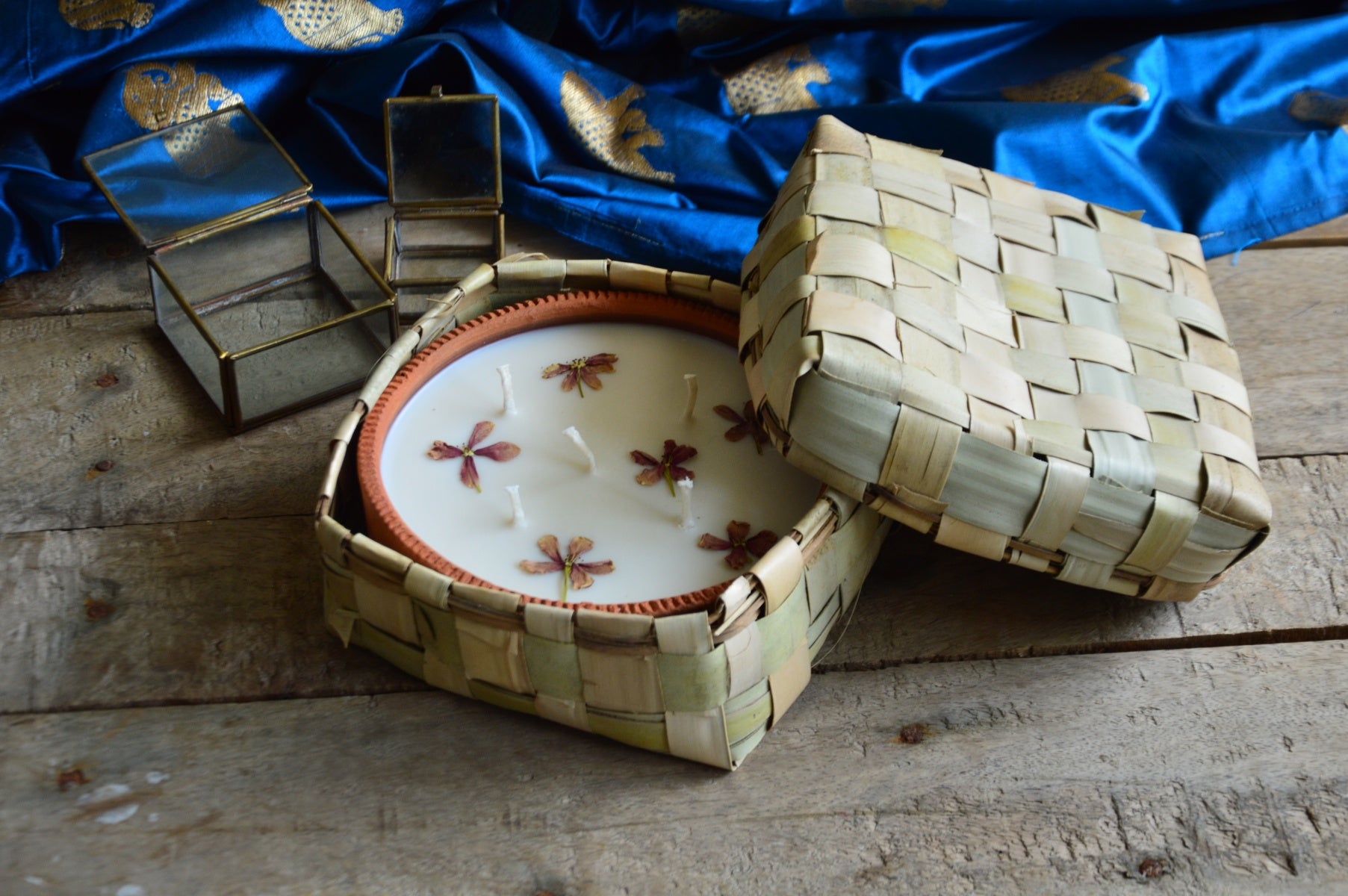 Small Pressed Flowers Terracotta Urli
