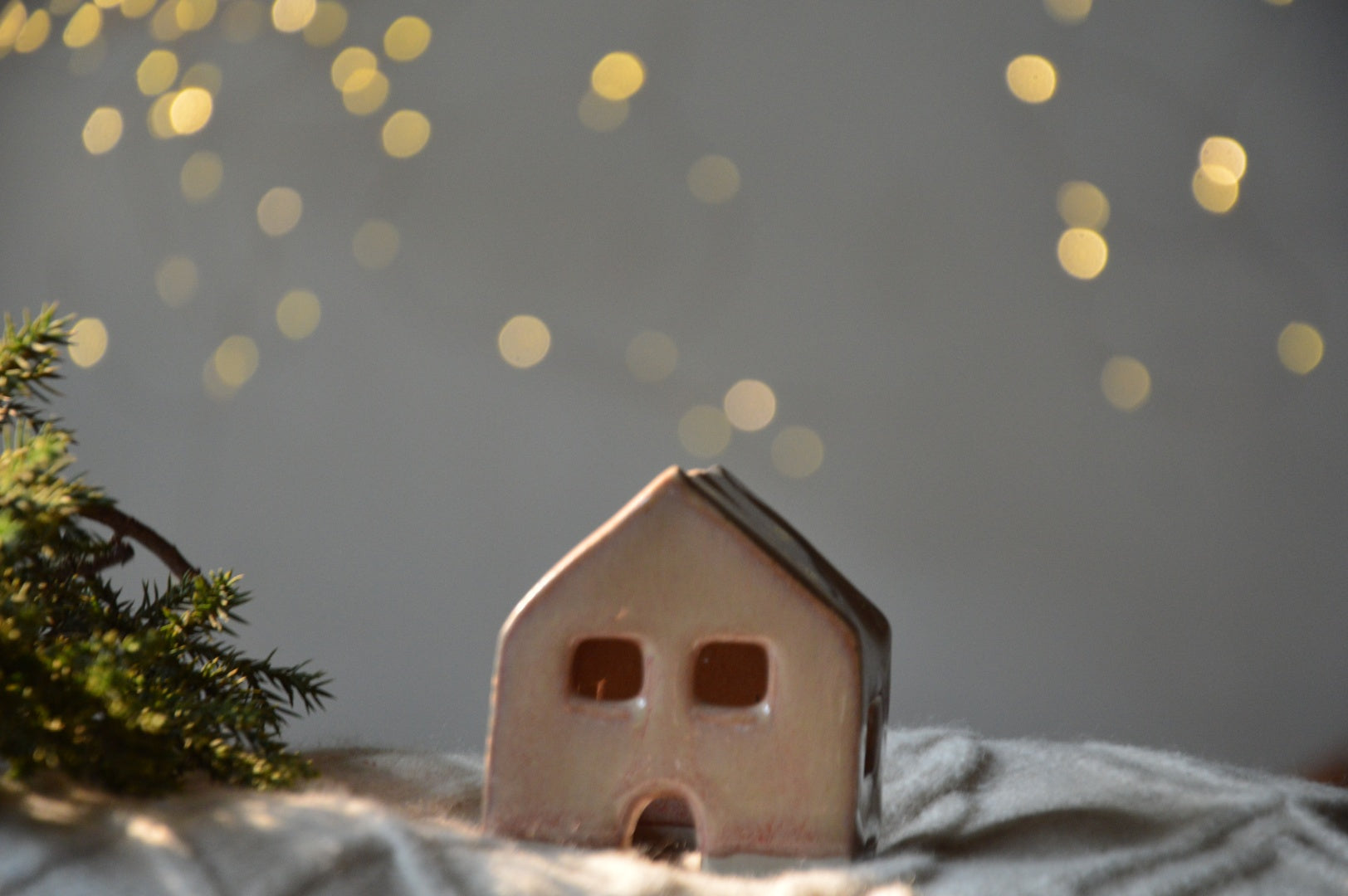 Alaska | Small Ceramic Cottage