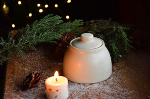 White Honey Pot Christmas Dinner Candle