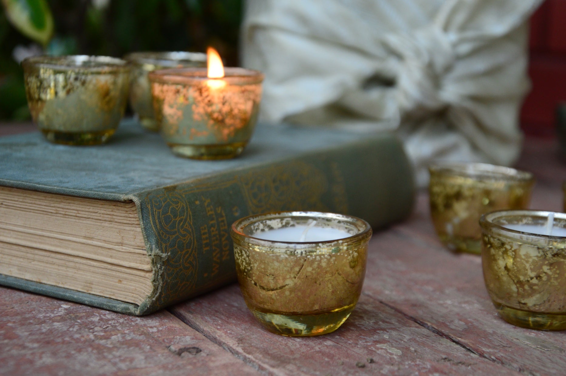 Noor Luminaries Furokshiki Gift Set